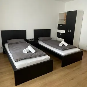 Apartment Renoviert, Modern Und Ruhig, Nürnberg
