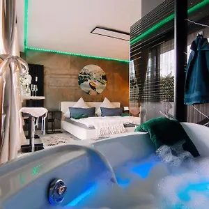 Apartment Airport Exklusiv Mit Eigenem Whirpool 2,5 Km Vom Flughafen, Nürnberg